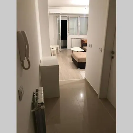 Bright Modern - 5 Min From Center Apartment Skopje