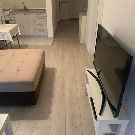 Bright Modern - 5 Min From Center Apartment Skopje